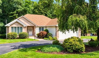 7 Foxwood Dr, Lincoln, RI 02865
