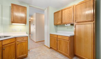 2100 Burr Oak Dr Ln B, Austin, MN 55912