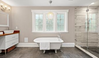 132 S GARFIELD St, Arlington, VA 22204