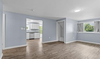 132 Maple Ave, Middletown, RI 02842