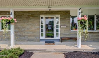 4 Fairway Ct, Albany, NY 12208