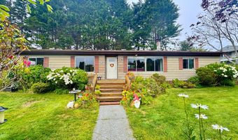 1029 FIFIELD St, Brookings, OR 97415