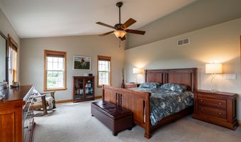 8866 Deer Run Dr, Allenton, WI 53002