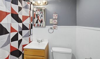 82 Hampshire St, Auburn, ME 04210