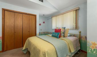 82 Pilgrim Dr, Bedford, NH 03110