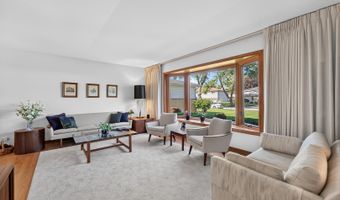 89 S Clarendon Ave, Addison, IL 60101