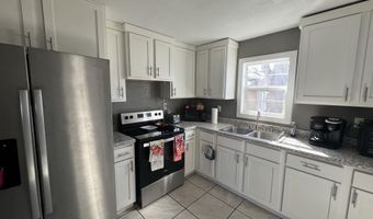 905 S Griffith Ave, Aurora, MO 65605
