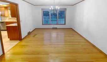 8906 138th Street Ct, Apple Valley, MN 55124