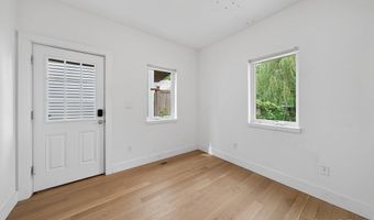 34 Howard Ave, Branford, CT 06405