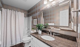 215 Beaumont Trl, Aurora, OH 44202