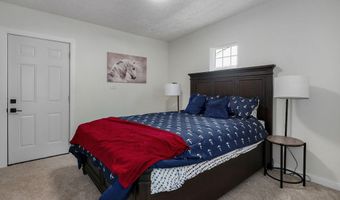 30 W College St, Aurora, MO 65605