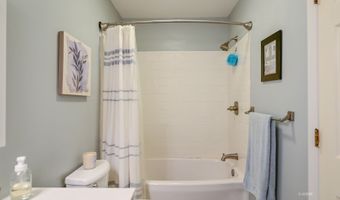7673 Woodmere Dr 27, Athens, OH 45701