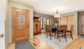 408 N Oak Ridge Rd, Brandon, SD 57005