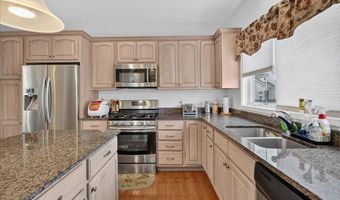 29 Mulberry Dr, Albany, NY 12205