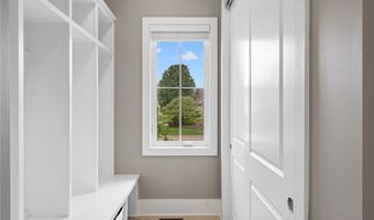 435 Dunwoody Dr, Aurora, OH 44202