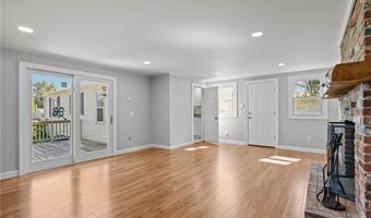 3 Creighton Pl, Coventry, RI 02816
