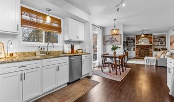 413 Holly Garden Ct, Ballwin, MO 63021