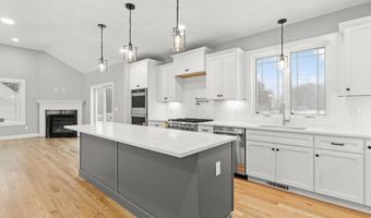 91 Raymond Rd, Auburn, NH 03032