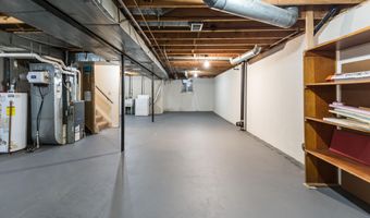 1040 Greenhills Dr, Ann Arbor, MI 48105