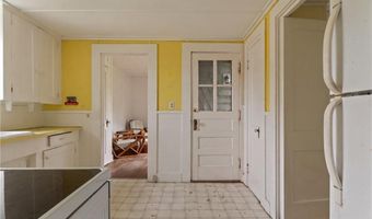 11 Namcook Rd, Narragansett, RI 02882