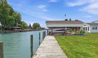 7589 Colony Dr, Algonac, MI 48001
