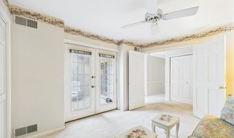 102 Pine Glen Dr, East Greenwich, RI 02818