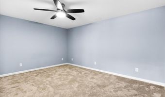 18 Woodland Hills Ct, Alton, IL 62002