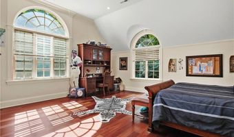 26 Pequot Ln, New Canaan, CT 06840