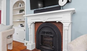 17 Everett St, Newport, RI 02840