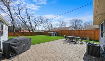 3908 Owl Dr, Rolling Meadows, IL 60008