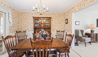 11 Westchester Dr, Albany, NY 12205