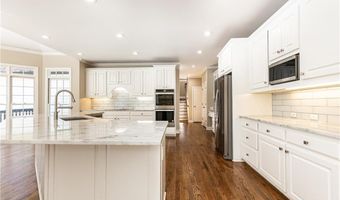 9360 Nesbit Lakes Dr, Alpharetta, GA 30022