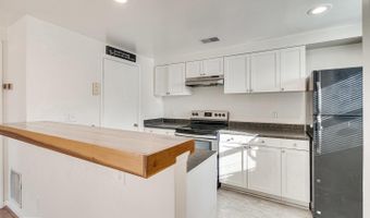 4418 PEMBROOK VILLAGE Dr 121, Alexandria, VA 22309