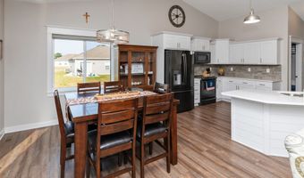 916 35th St SW, Altoona, IA 50009