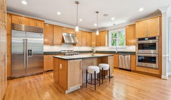6111 DUNLEER Ct, Bethesda, MD 20817