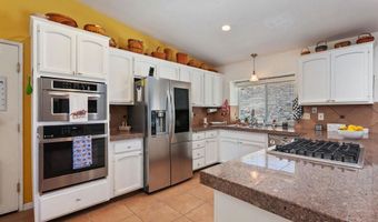 2605 Kauana Loa Dr, Escondido, CA 92029