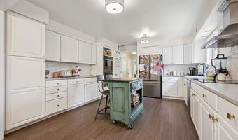 1527 Glenking Ln, Alliance, OH 44601