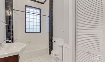 17 E 33rd St, Savannah, GA 31401