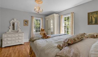 1220 Hope St, Bristol, RI 02809