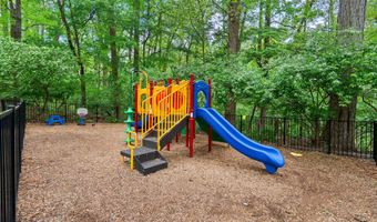 10643 WEYMOUTH St 103, Bethesda, MD 20814