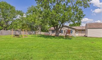121 Woodland Dr, Hartford City, IN 47348