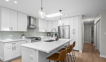 2518 N Ridge Ave, Arlington Heights, IL 60004