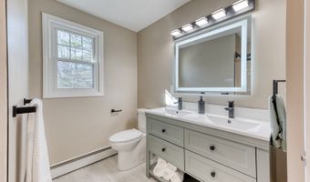 825 Old Hartford Rd, Colchester, CT 06415