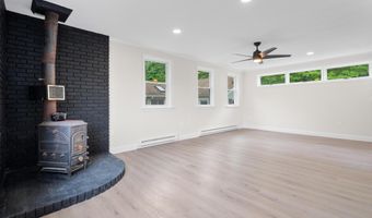 23 Dominican Rd, Branford, CT 06405