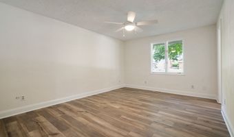 615 Country Club Ln, Anderson, IN 46011