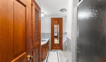 2 Spinney Ln, North Kingstown, RI 02852