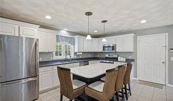 23 BERNON Dr, Lincoln, RI 02865