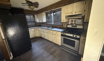 140 S 4th St, Albion, IL 62806