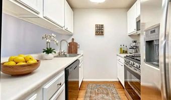 221 Braeshire Dr A, Ballwin, MO 63021