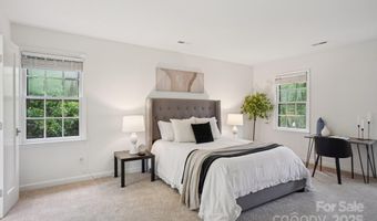 10016 Whitethorn Dr, Charlotte, NC 28277